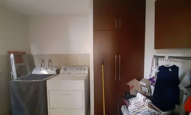 VENTA DE HERMOSA CASA BIFAMILIAR CON PISCINA Y VISTA AL LAGO EN SAMBORONDON