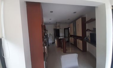 VENTA DE HERMOSA CASA BIFAMILIAR CON PISCINA Y VISTA AL LAGO EN SAMBORONDON