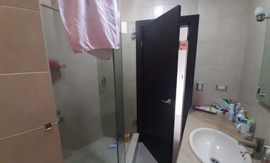 VENTA DE HERMOSA CASA BIFAMILIAR CON PISCINA Y VISTA AL LAGO EN SAMBORONDON