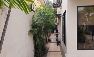 VENTA DE HERMOSA CASA BIFAMILIAR CON PISCINA Y VISTA AL LAGO EN SAMBORONDON