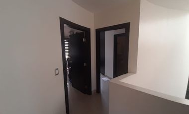 VENTA DE HERMOSA CASA BIFAMILIAR CON PISCINA Y VISTA AL LAGO EN SAMBORONDON