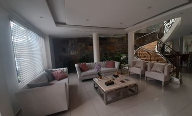 VENTA DE HERMOSA CASA BIFAMILIAR CON PISCINA Y VISTA AL LAGO EN SAMBORONDON