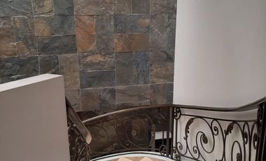 VENTA DE HERMOSA CASA BIFAMILIAR CON PISCINA Y VISTA AL LAGO EN SAMBORONDON