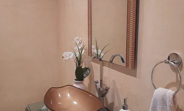 VENTA DE HERMOSA CASA BIFAMILIAR CON PISCINA Y VISTA AL LAGO EN SAMBORONDON