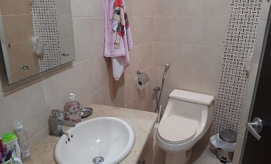 VENTA DE HERMOSA CASA BIFAMILIAR CON PISCINA Y VISTA AL LAGO EN SAMBORONDON