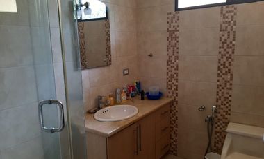 VENTA DE HERMOSA CASA BIFAMILIAR CON PISCINA Y VISTA AL LAGO EN SAMBORONDON