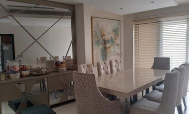 VENTA DE HERMOSA CASA BIFAMILIAR CON PISCINA Y VISTA AL LAGO EN SAMBORONDON