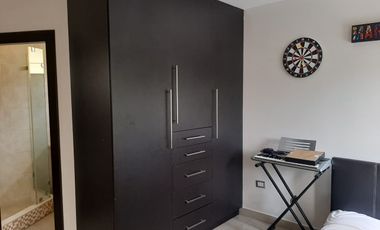 VENTA DE HERMOSA CASA BIFAMILIAR CON PISCINA Y VISTA AL LAGO EN SAMBORONDON