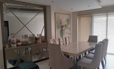 VENTA DE HERMOSA CASA BIFAMILIAR CON PISCINA Y VISTA AL LAGO EN SAMBORONDON