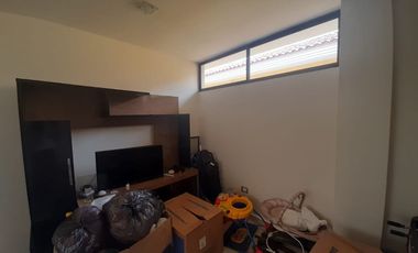VENTA DE HERMOSA CASA BIFAMILIAR CON PISCINA Y VISTA AL LAGO EN SAMBORONDON