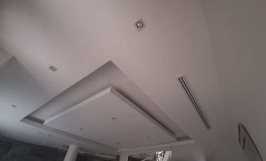 VENTA DE HERMOSA CASA BIFAMILIAR CON PISCINA Y VISTA AL LAGO EN SAMBORONDON