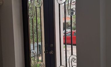 VENTA DE HERMOSA CASA BIFAMILIAR CON PISCINA Y VISTA AL LAGO EN SAMBORONDON