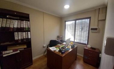 Arriendo excelente oficina comercial en sector Libertad Oriente