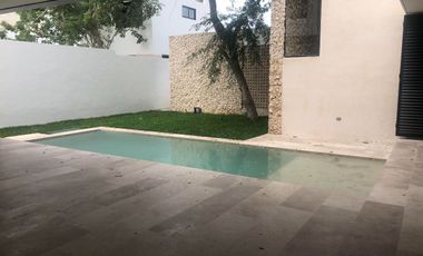 Hermosa Casa en Venta en Priv. Manantiales de Cocoyoles Mérida, Yucatán