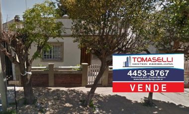 VENTA - VILLA MADERO - CASA MULTIFAMILIAR - FRENTE DEPARTAMENTO 3 AMBIENTES - FONDO DEPARTAMENTO 2 AMBIENTES - SOBRE LOTE DE 8.66 x 34,64 APROX