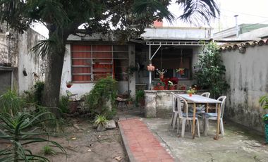 VENTA - VILLA MADERO - CASA MULTIFAMILIAR - FRENTE DEPARTAMENTO 3 AMBIENTES - FONDO DEPARTAMENTO 2 AMBIENTES - SOBRE LOTE DE 8.66 x 34,64 APROX