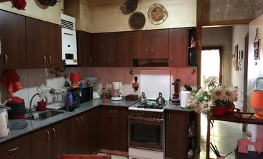 VENTA - VILLA MADERO - CASA MULTIFAMILIAR - FRENTE DEPARTAMENTO 3 AMBIENTES - FONDO DEPARTAMENTO 2 AMBIENTES - SOBRE LOTE DE 8.66 x 34,64 APROX