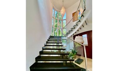 SE VENDE LUJOSA CASA EN COSTA DEL ESTE- $2,800,000