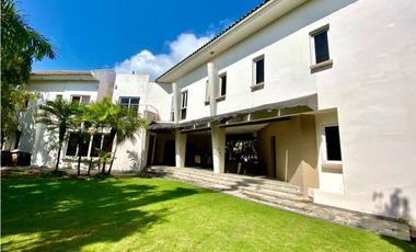 SE VENDE LUJOSA CASA EN COSTA DEL ESTE- $2,800,000