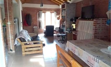 Casa de 4 ambientes sobre lindo lote de 10x30 ubicada en calle Córdoba 62, Otamendi.