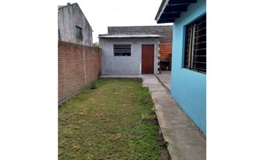 Casa de 4 ambientes sobre lindo lote de 10x30 ubicada en calle Córdoba 62, Otamendi.