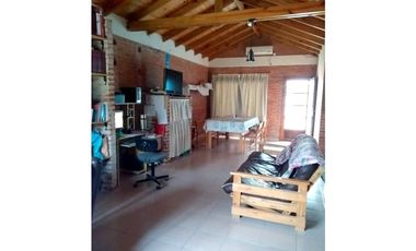 Casa de 4 ambientes sobre lindo lote de 10x30 ubicada en calle Córdoba 62, Otamendi.