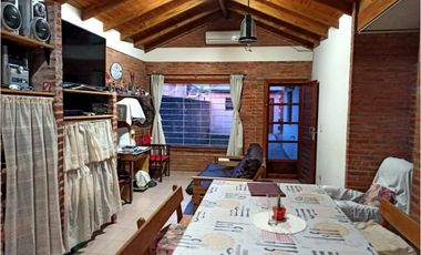 Casa de 4 ambientes sobre lindo lote de 10x30 ubicada en calle Córdoba 62, Otamendi.