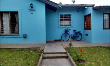Casa de 4 ambientes sobre lindo lote de 10x30 ubicada en calle Córdoba 62, Otamendi.