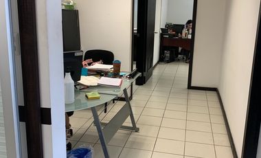 Oficina en Renta frente a la estación del metro Eloy Cavazos