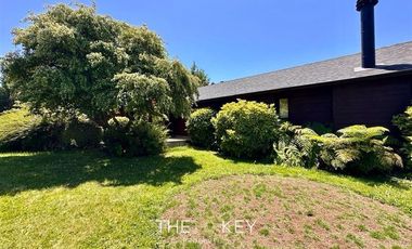 Casa en venta de 5 dorm. en Villarrica
