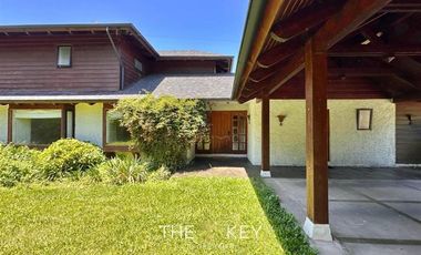 Casa en venta de 5 dorm. en Villarrica