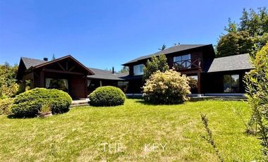 Casa en venta de 5 dorm. en Villarrica