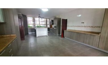 Se alquila casa comercial en San Francisco de 1000 mts $6500