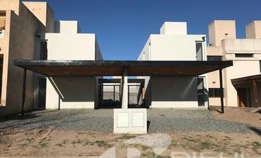 Duplex a estrenar en venta en La Catalina
