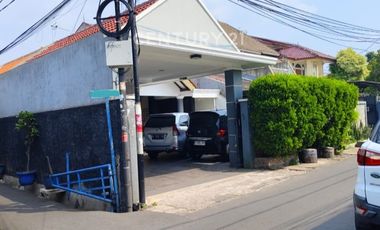 Rumah Tinggal Cocok Untuk Tempat Usaha Di Matraman Jakarta R2285