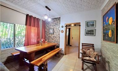 VENDO CASA CON PISCINA Y 9750M2 CON ARBOLES