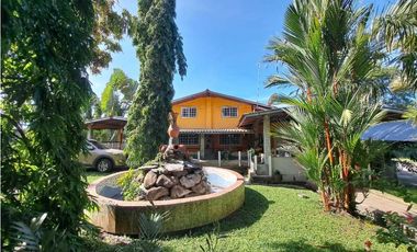 VENDO CASA CON PISCINA Y 9750M2 CON ARBOLES