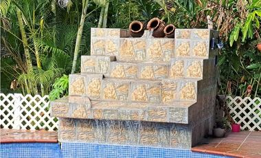 VENDO CASA CON PISCINA Y 9750M2 CON ARBOLES