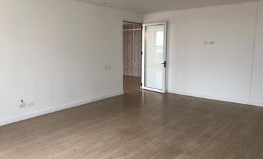 oficina en arriendo en cabrera. Cod A4467