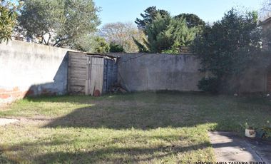CASA SOLA EN LOTE