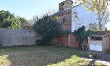 CASA SOLA EN LOTE
