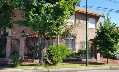 Excelente casa 5 ambientes Detalles de estilo, muy luminosa