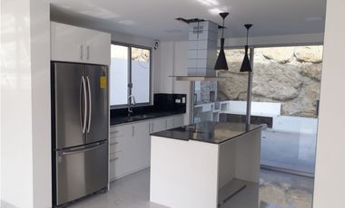 Venta de casa 4 habitaciones Urb. Costa vía a San Mateo sector sur.