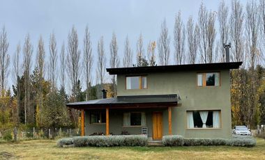 Casa con Galería y Jardín de 1700m2 en Venta - Península de San Pedro - Bariloche