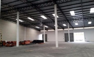 Duran: Alquilo Bodega 1.200 m², Ubicada en Complejo Industrial