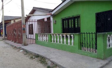 casalote en venta en rebolo. Cod V6903