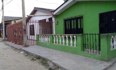 casalote en venta en rebolo. Cod V6903