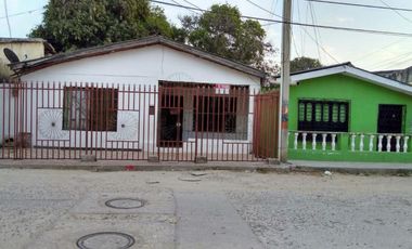 casalote en venta en rebolo. Cod V6903