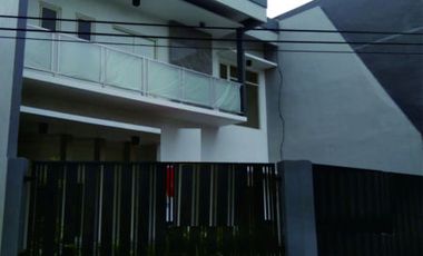 Jual Rumah 2 lantai di Gayungsari Barat, Surabaya