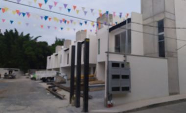 Casa de 3 recámaras con alberca en condominio,  centro de Jiutepec, Mor.